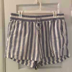 Blue striped linen shorts from GAP. Size L. Very comfortable and barely used.